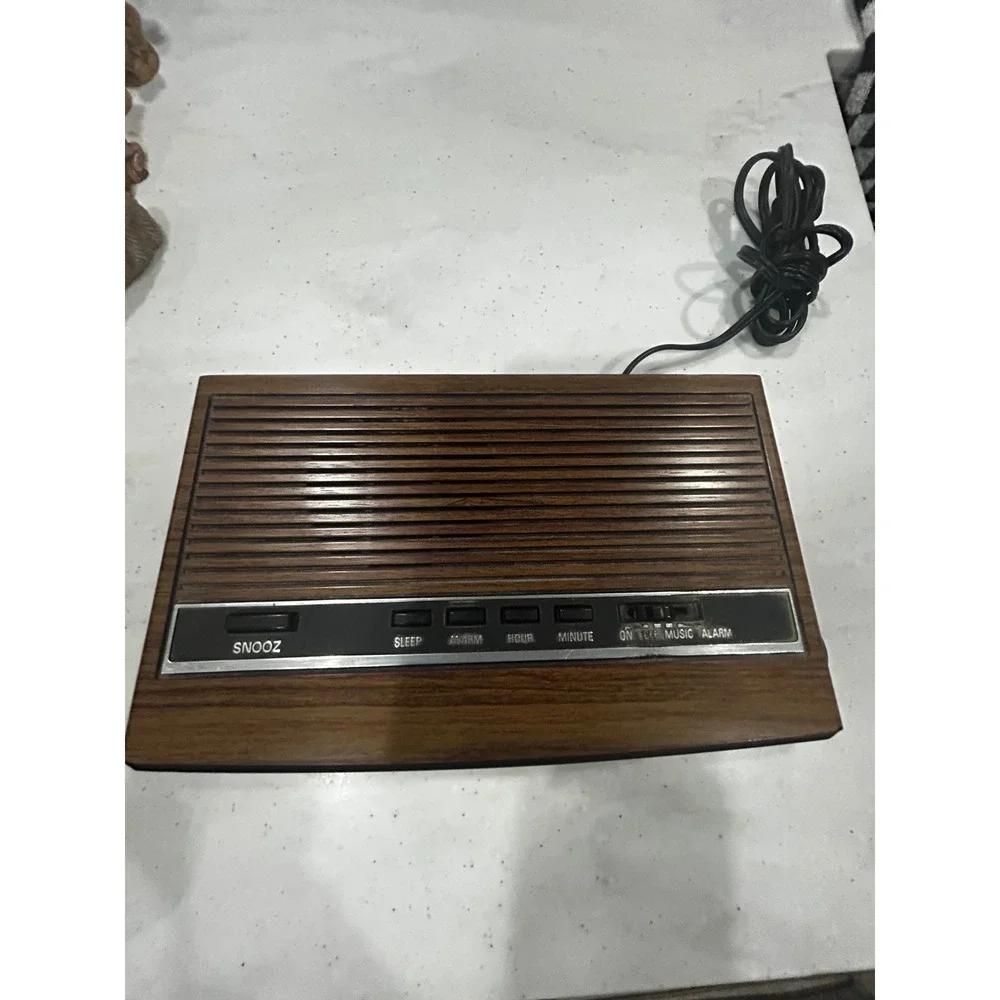 Vintage GE Digital Alarm Clock Radio AM/FM Wood Grain Red LED Display 7-4612B